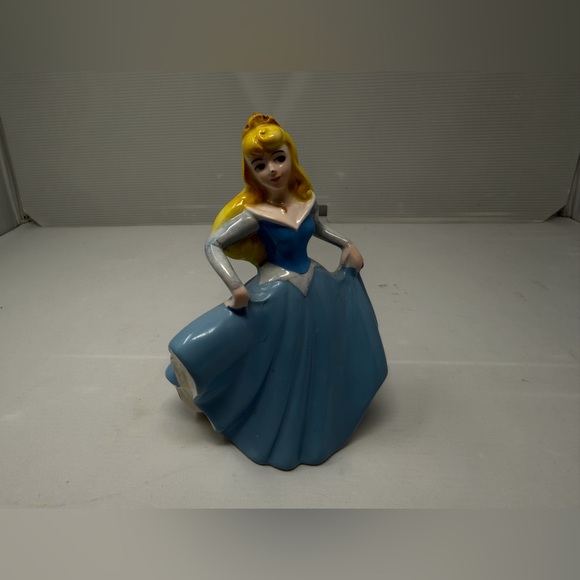 Vintage • Disney Japan • Porcelain • “Sleeping Beauty” • Aurora • Figurine - Picture 2 of 5